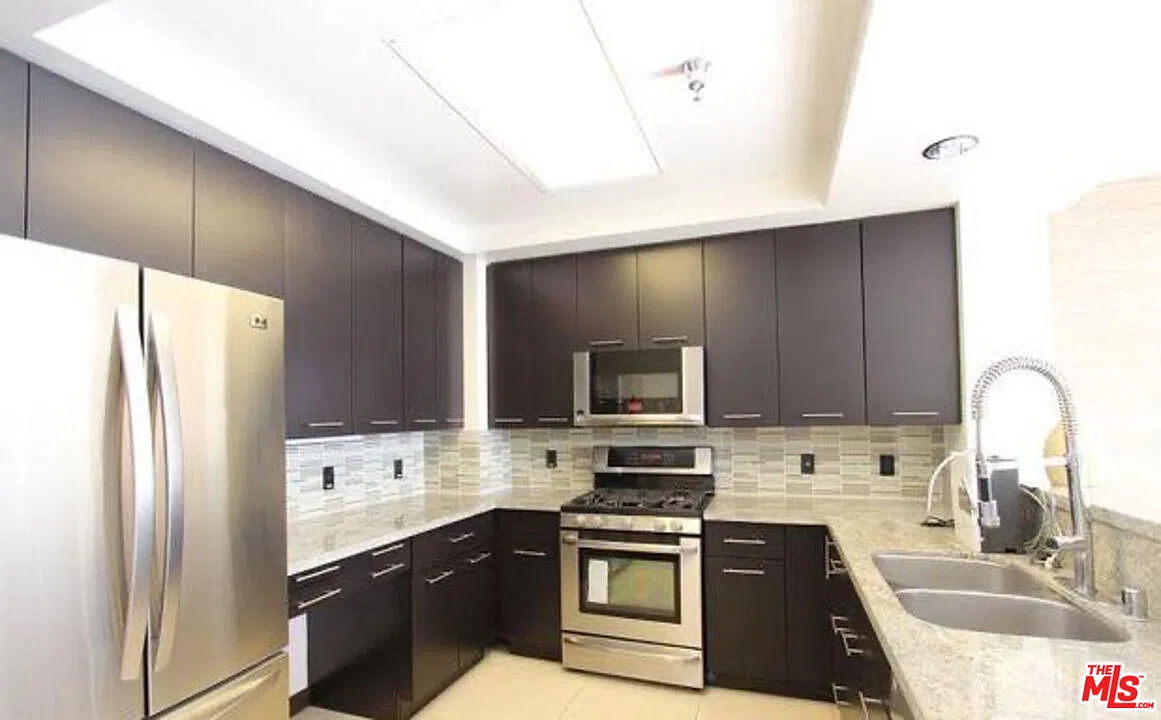 3 bed, 2.0 bath, 1550 sqft, $3,790 — Photo 2