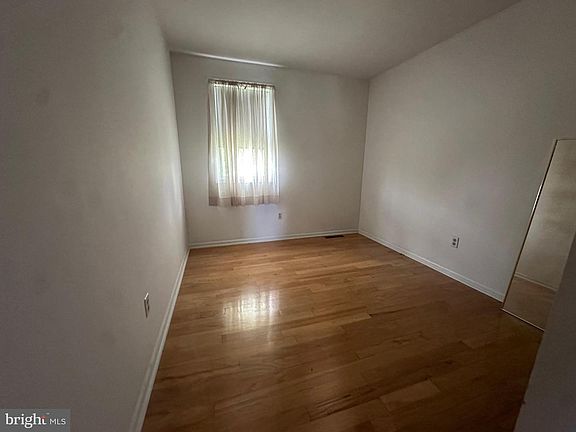 2nd image of 1010 Lake Ln