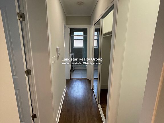 5th image of 935 W Oakdale Ave #W1