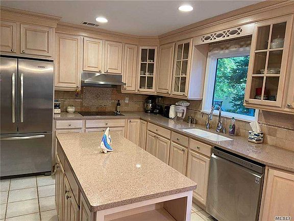 5th image of 155 High Pond Dr