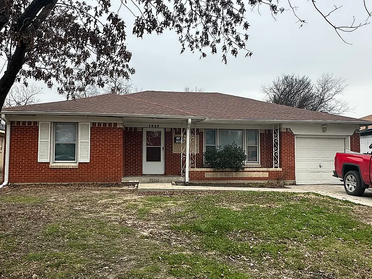 1925 Gaylord Dr — Photo 1