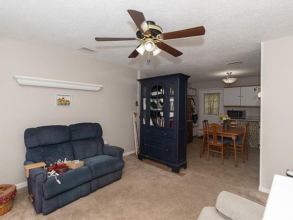 5th image of 805 N 83rd Ter