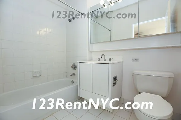 Rented by Chartwell Manhattan Realty | media 8