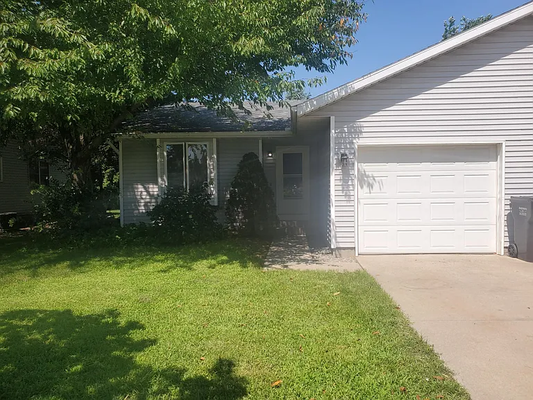 45 Madison Ct — Photo 1
