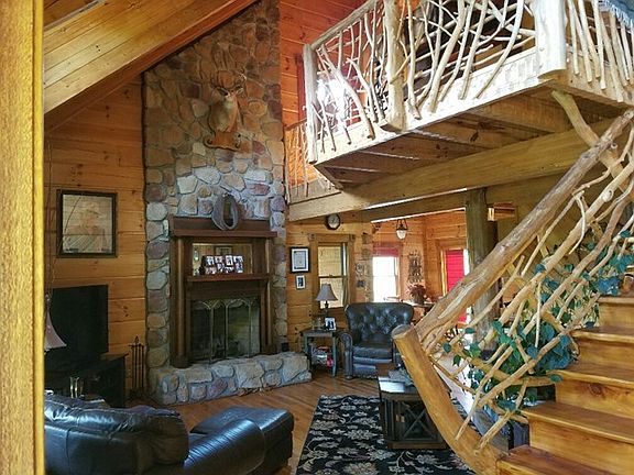 3rd image of 38 Monarch Ln