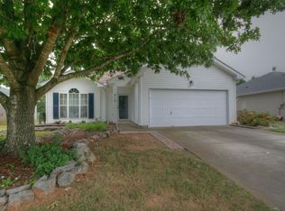 215 River Oaks Dr, Madison, AL 35758