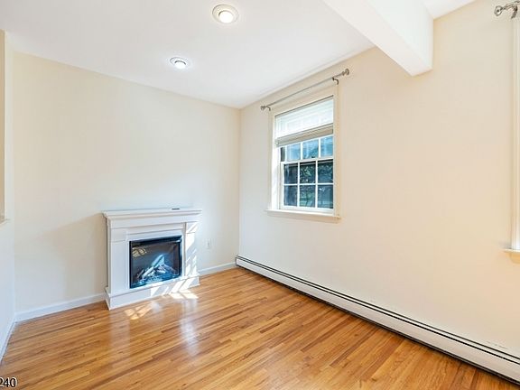 5th image of 605 Grove St BLDG H #1