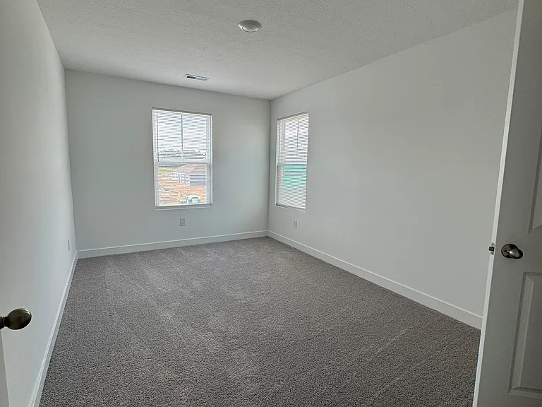1577 Albatross St — Photo 12
