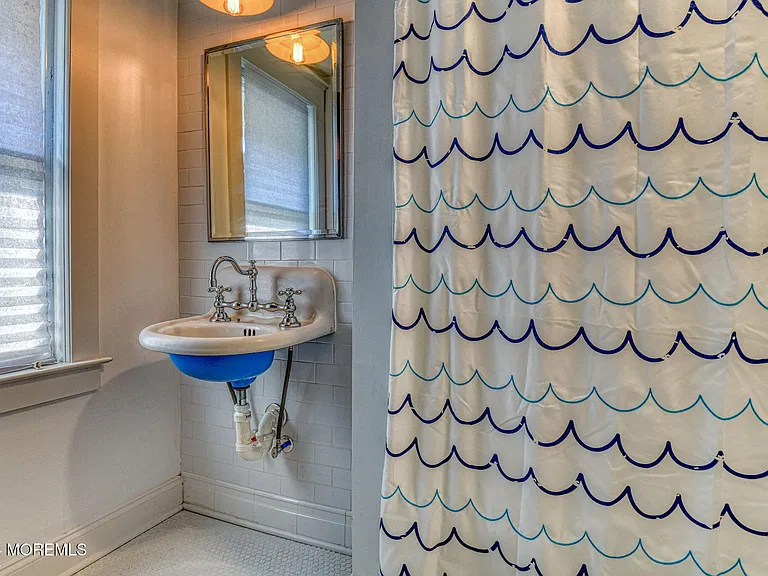 36 Heck Ave — Photo 33