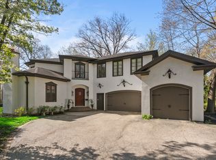 697 Bluff Rd, Lake Bluff, IL 60044