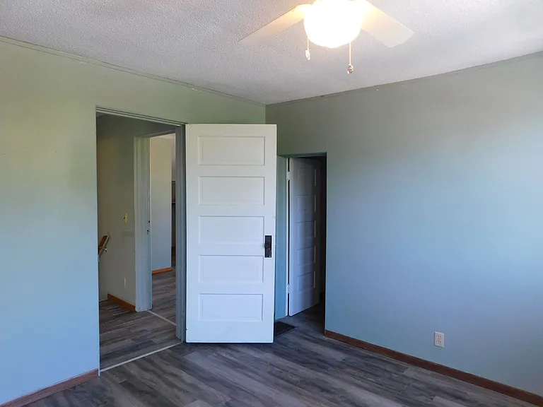 113 S Oak St — Photo 14