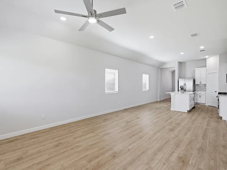 508 Green Grass Dr — Photo 11