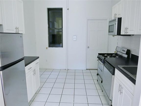 5th image of 225 E 89th St APT E1