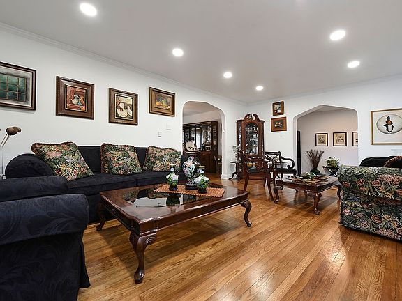 5th image of 2205 Beechwood Blvd