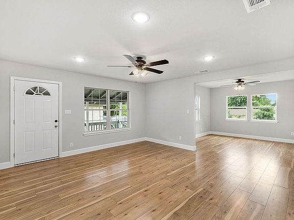 4th image of 3006 Prospect Ave