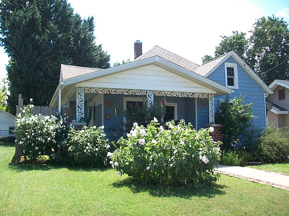 2nd image of 2121 Clay St