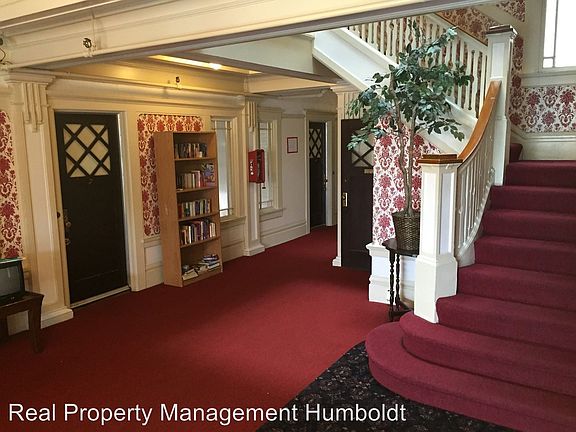 3rd image of 1140 E St APT 21