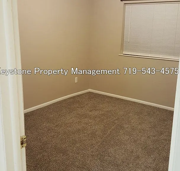 901-905 N Greenwood St — Photo 11
