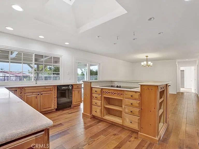 6099 Nutmeg Ln — Photo 3