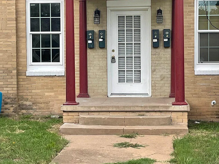 2601 Fort Ave #3 — Photo 1