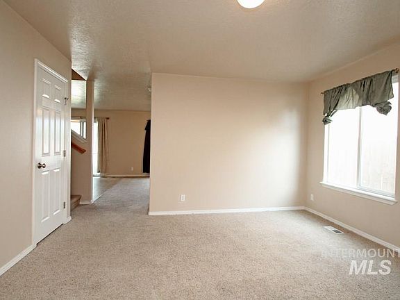 3rd image of 19545 Portsmouth Dr