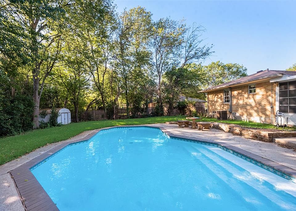 1st image of 204 Terrace Dr