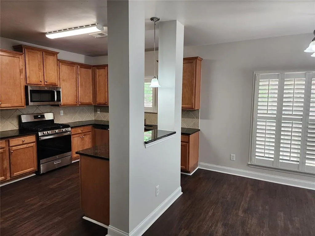 5 bed, 3.0 bath, 2678 sqft, $3,900 — Photo 4