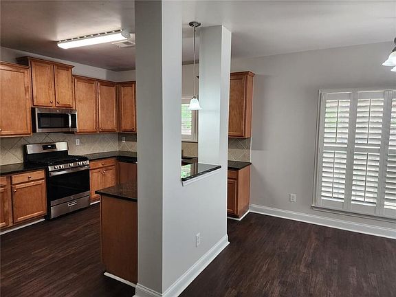 4th image of 465 Roland Manor Dr