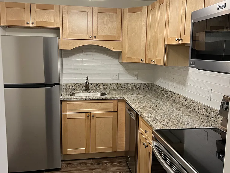 60 Nicholas Rd #10 — Photo 3