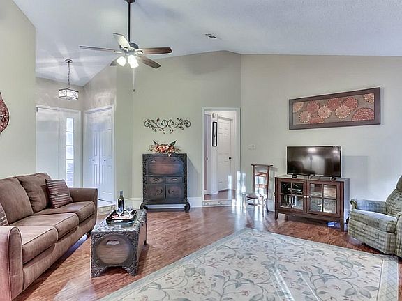 4th image of 1939 Foxbriar Dr