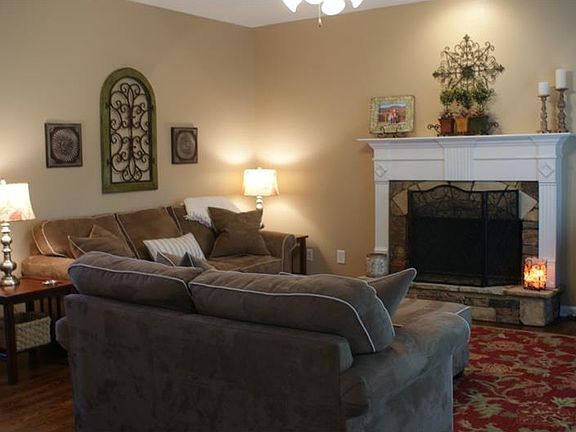 3rd image of 935 Garden Crossing Ln