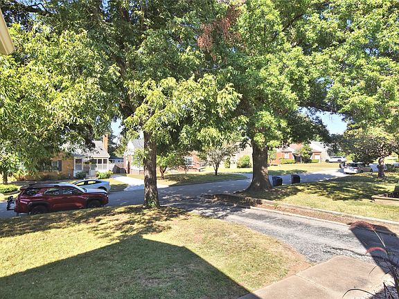 3rd image of 733 S Oswego Ave