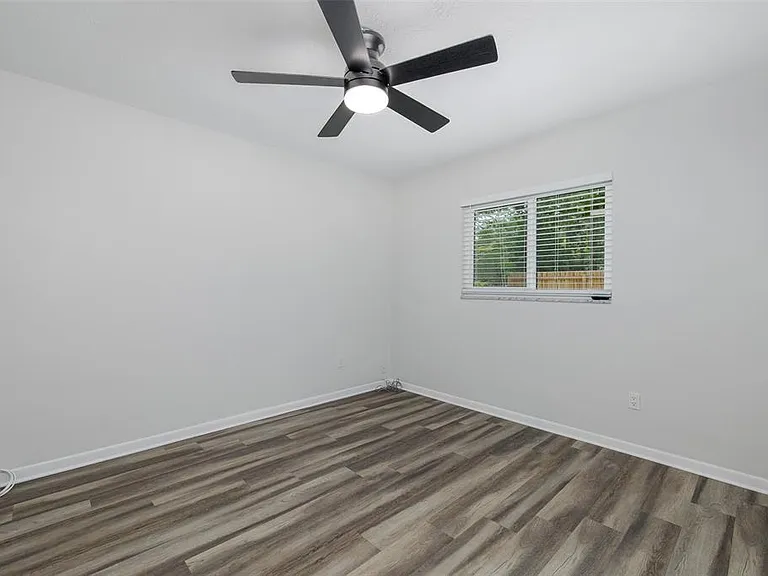 211 Timberlane Dr — Photo 17