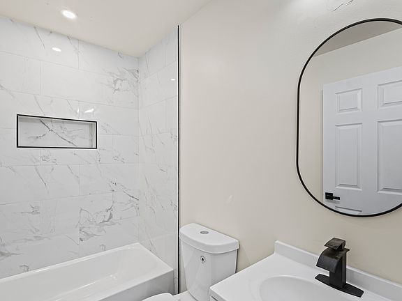 3rd image of 1339 W Rush St #A