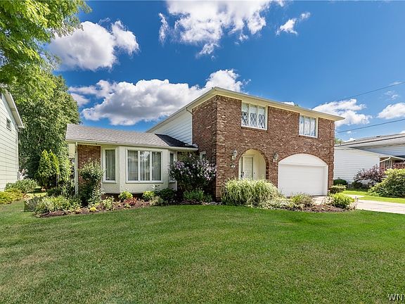3rd image of 49 Rosewood Dr