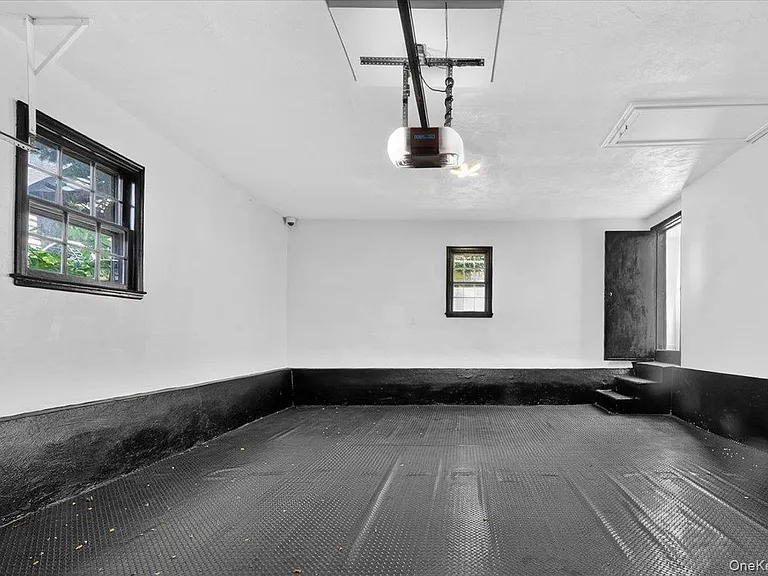 1155 Webster Ave — Photo 34