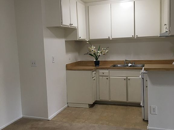 5th image of 18569 Burbank Blvd #E37ed9471