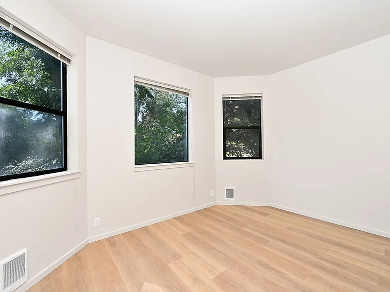 326 30th Ave — Photo 24