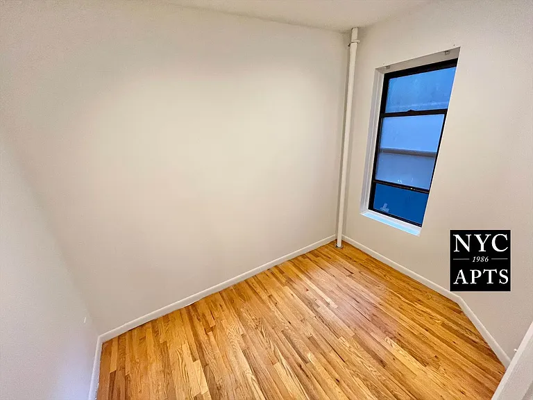 328 W 44th St #21 — Photo 4