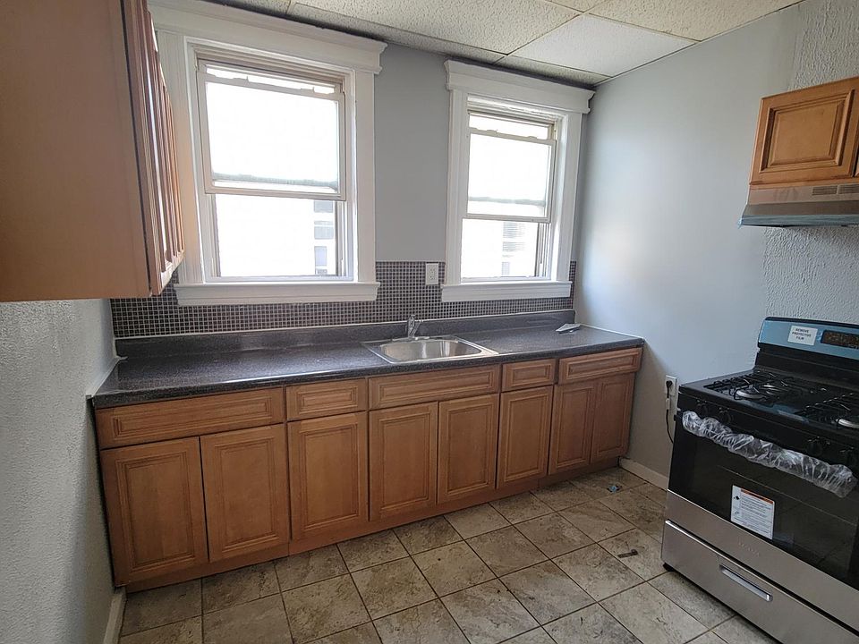 1st image of 144 N 12th St Floor 2