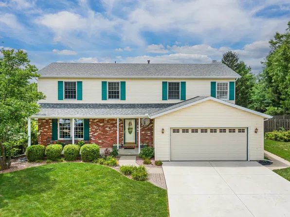 506 Beacon Ct, Bloomington, IL 61704