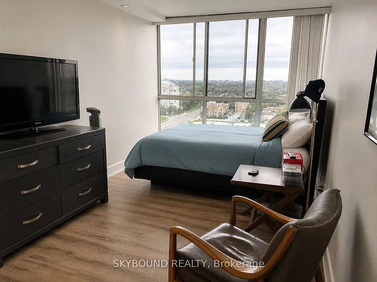 1360 Rathburn Rd E #1705 — Photo 22