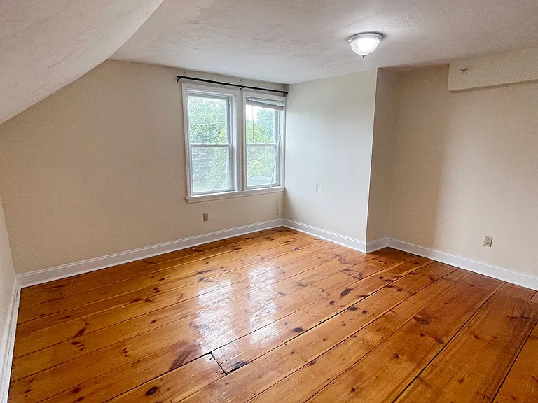 136 Central St — Photo 7