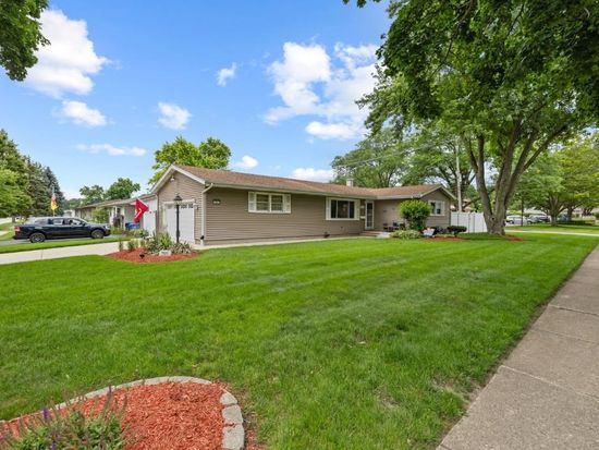 701 W Kane St, South Elgin, IL 60177