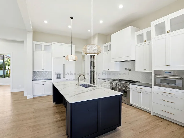 705 Largovista Dr — Photo 17