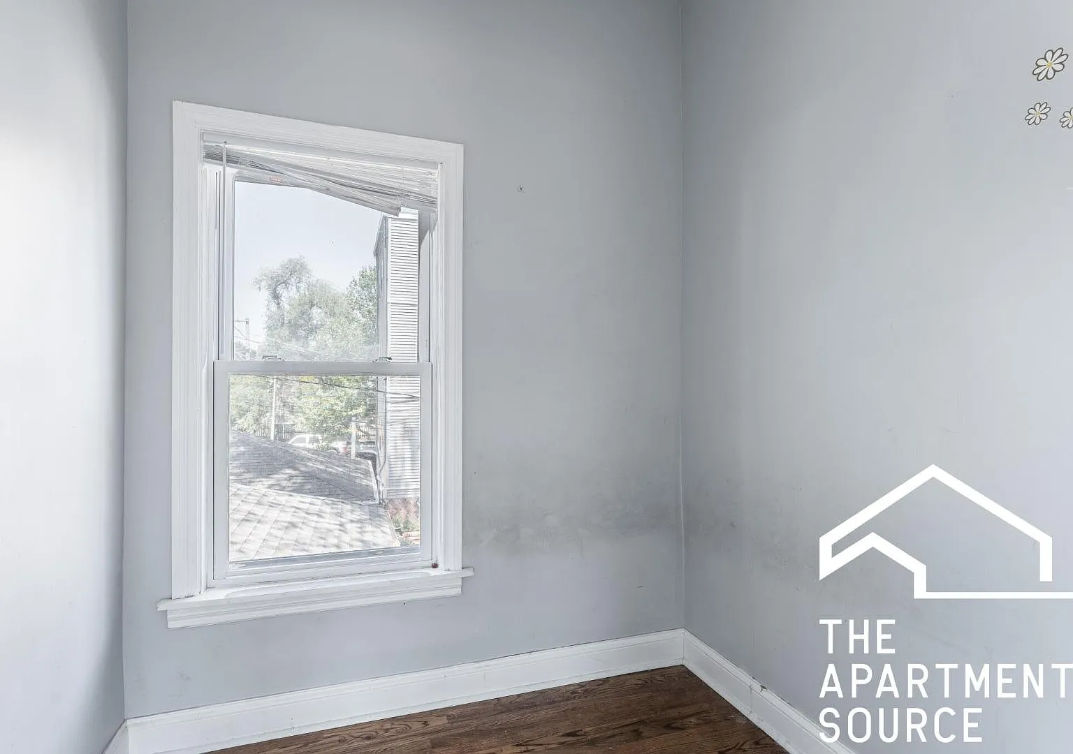 1 Bed + Office in Avondale w/ Laundry, Central Ac, Yard, and More — Photo 4