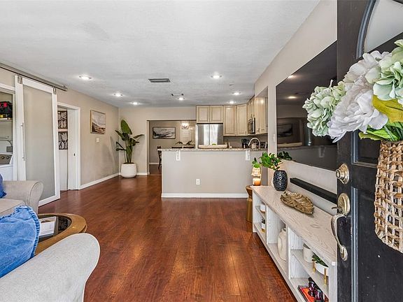 3rd image of 11307 N BOULEVARD