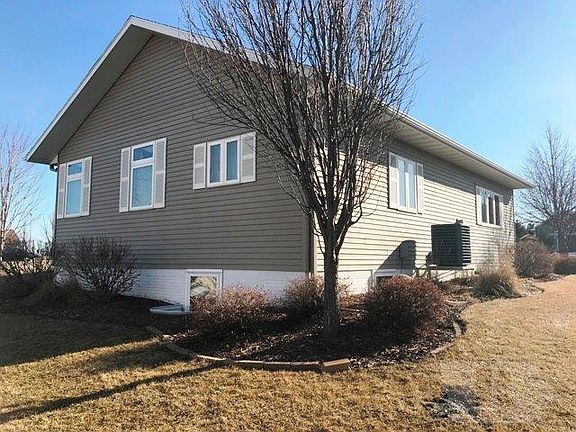 5th image of 805 Hilltop Dr