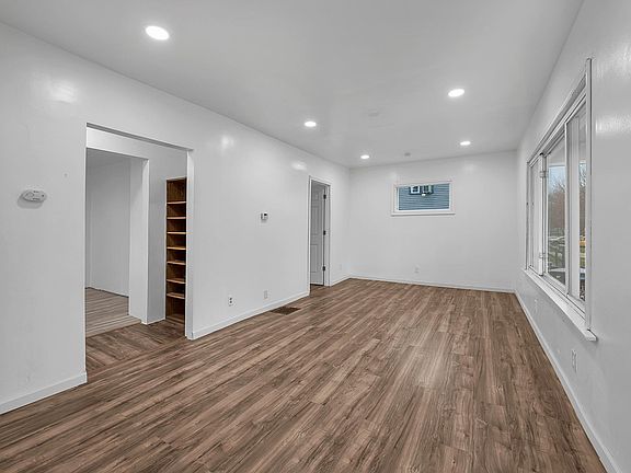 5th image of 25439 New York St