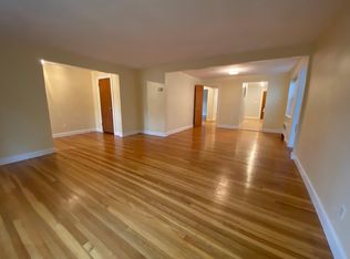 7 Louise Rd #1, Chestnut Hill, MA 02467